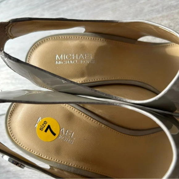Michael Kors ROCHELLE SILVER LOGO  TAUPE PATENT SLINGBACK SANDALS - Picture 7 of 14